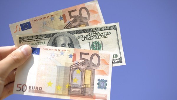 Доллар 23 апреля. 25 Евро в гривнах. Евро в грн. 740 Гривен в евро. 6000 Евро в гривны.