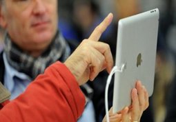 Apple начала продажи iPad mini с сенсорной технологией