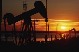 ОПЕК снизил добычу нефти