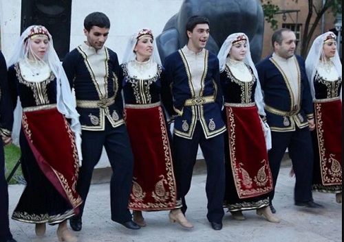 Армяне в национальных костюмах