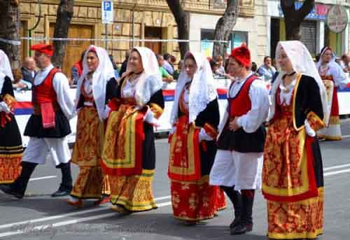 Итальянцы в национальных костюмах