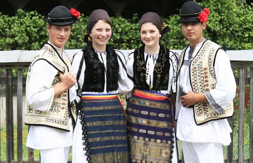 Румынская национальная одежда.